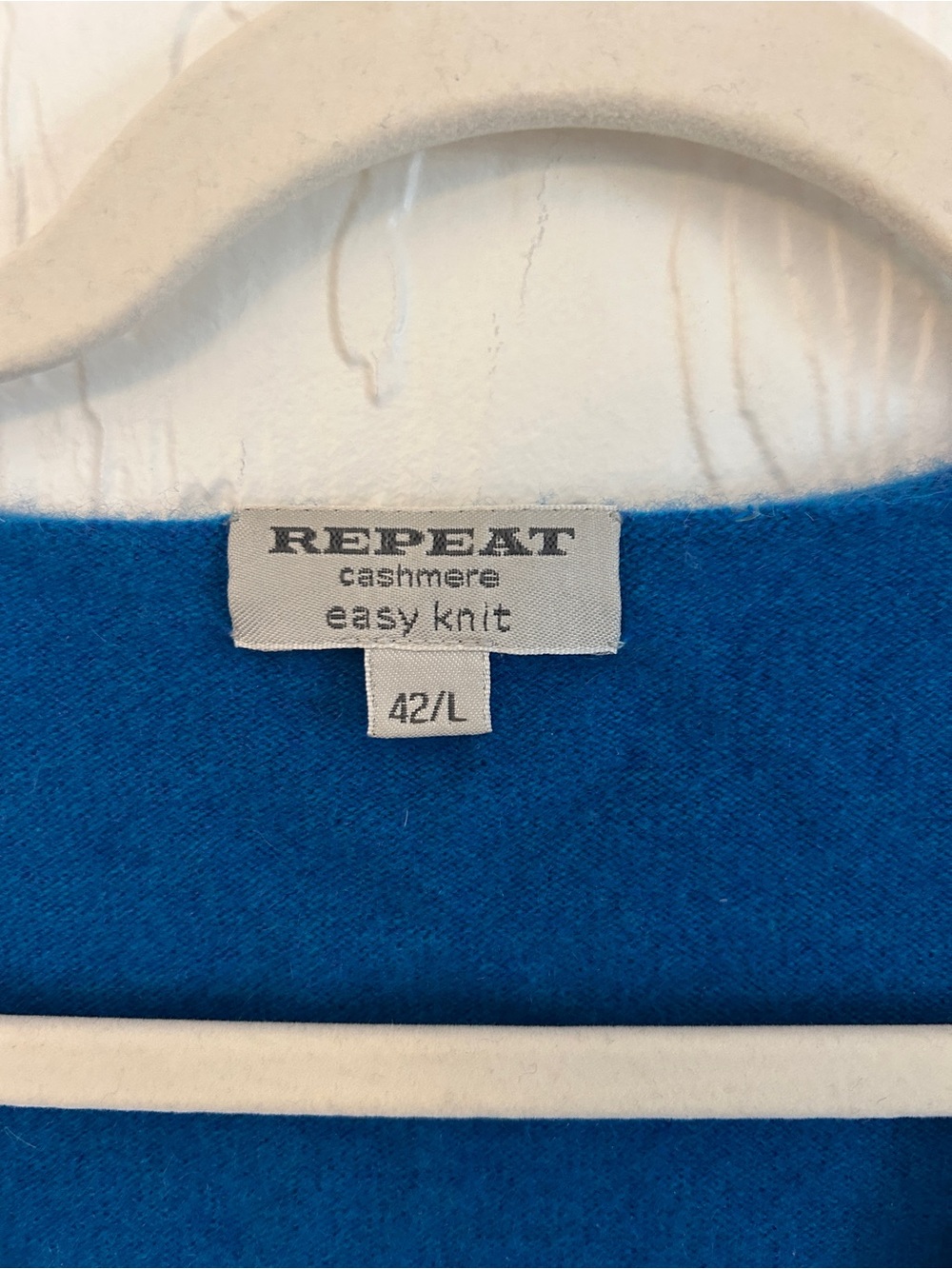 REPEAT 100% Cashmere V-neck Sweater Blue Size Large Luxury Soft Cozy Staple - Picture 2 of 3